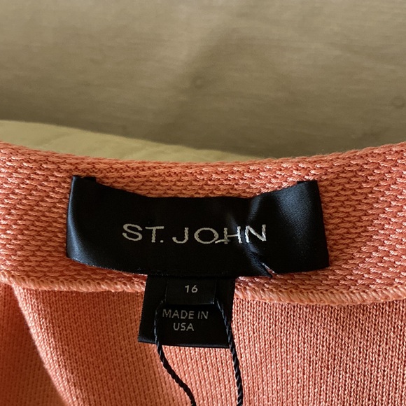 Work and play hard in a beautiful salmon colored jacket, by ST. John! - Picture 12 of 12